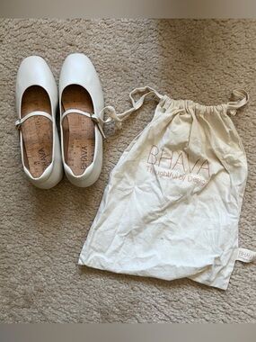 Bhava vegan leather ballet flats ivory UK 38 US 7.5 - 8 with bag